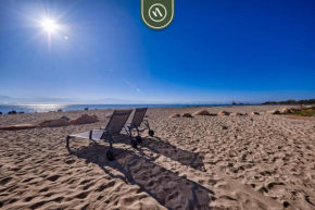 Beachfront 2BR Condo - Pools - Beach - Gym